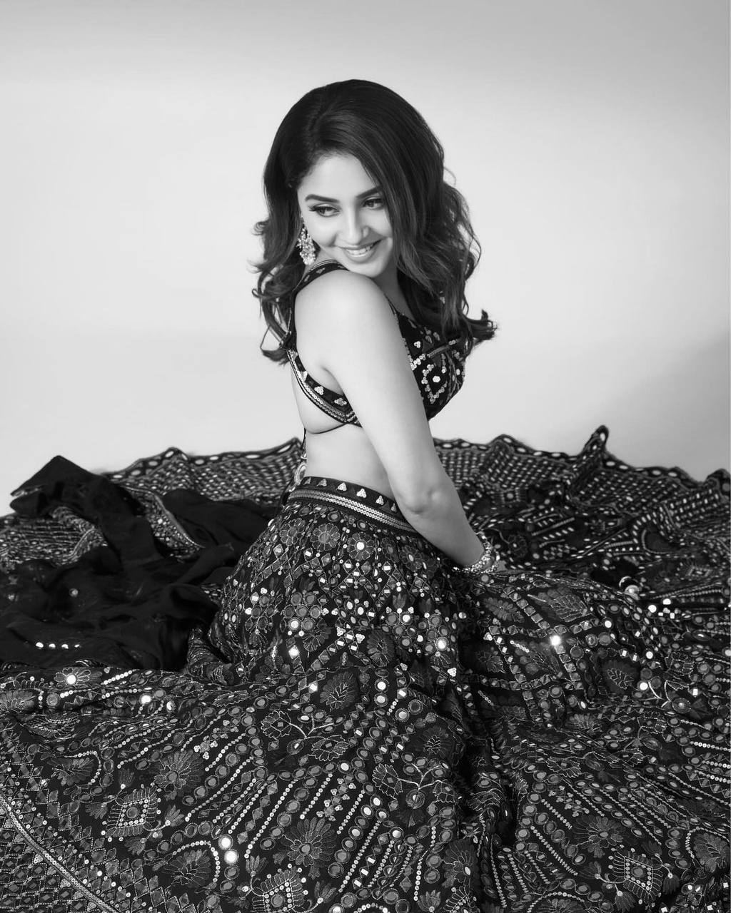 Exquisite Faux Georgette Lehenga Set with 9mm Sequin & Thread Work YNF